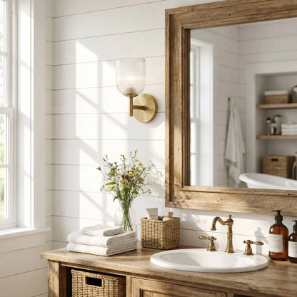 Wandlamp met geribbeld glas en koperen finish voor hal, slaapkamer en badkamer