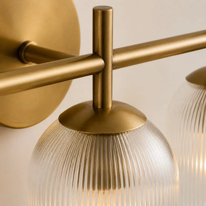Wandlamp met geribbeld glas en koperen finish voor hal, slaapkamer en badkamer