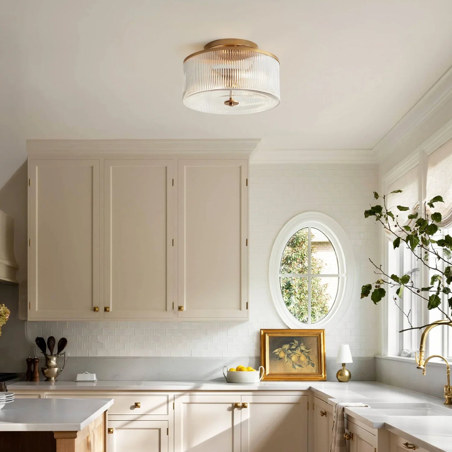 Plafondlamp met Geribbelde Glazen Kap - Landelijke Stijl - Ø 35cm Messing Plafondverlichting voor Hal en Woonkamer