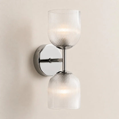 Wandlamp met geribbeld glas en koperen finish voor hal, slaapkamer en badkamer