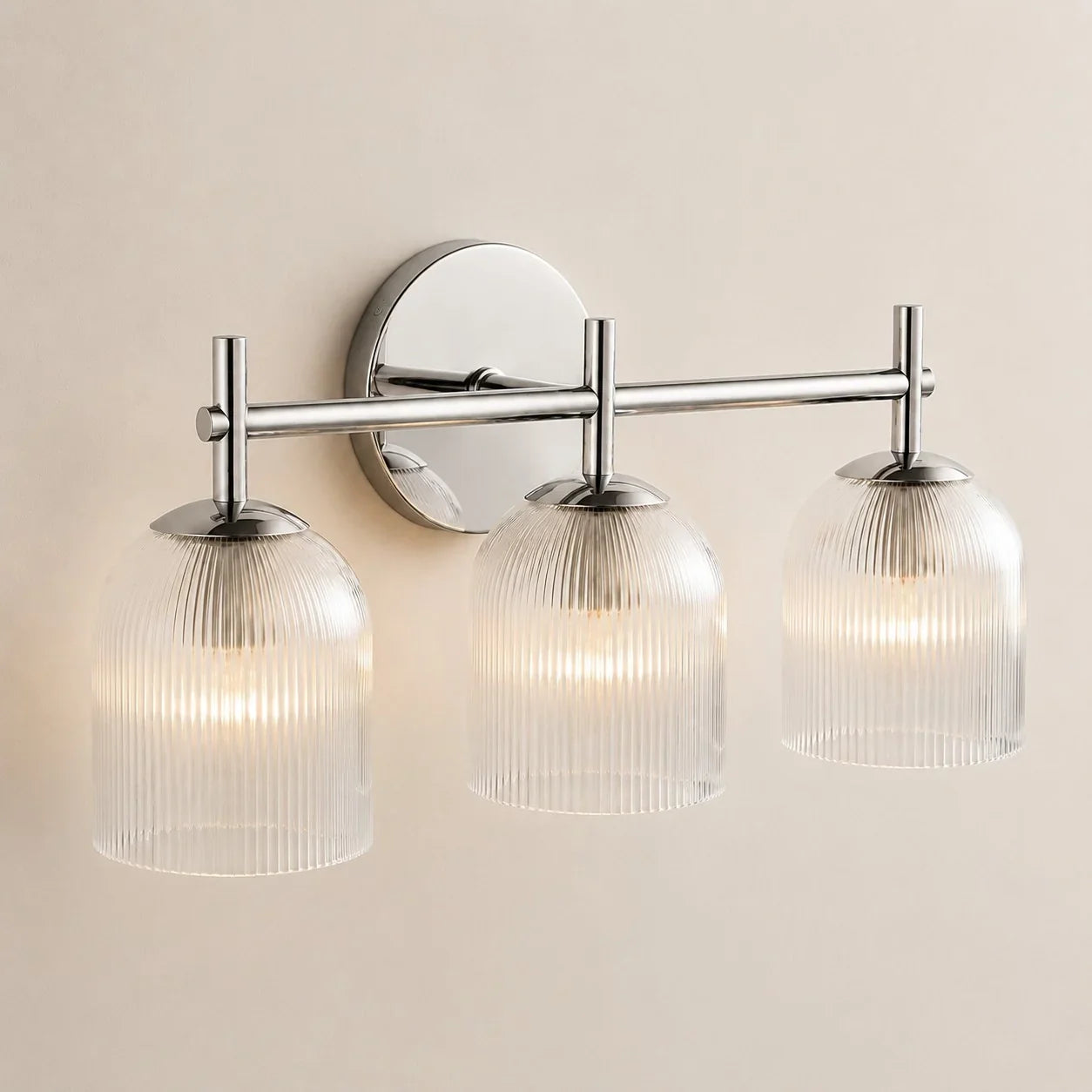 Wandlamp met geribbeld glas en koperen finish voor hal, slaapkamer en badkamer