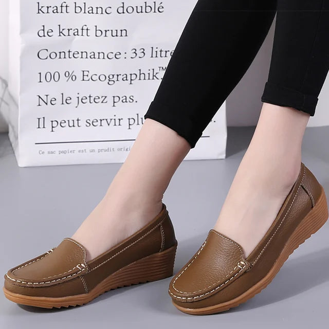 Dames Schoenen: Leren Platte Schoenen met Wigvormige Hakken