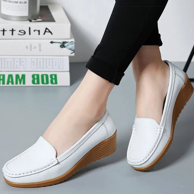 Dames Schoenen: Leren Platte Schoenen met Wigvormige Hakken