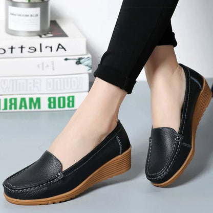 Dames Schoenen: Leren Platte Schoenen met Wigvormige Hakken