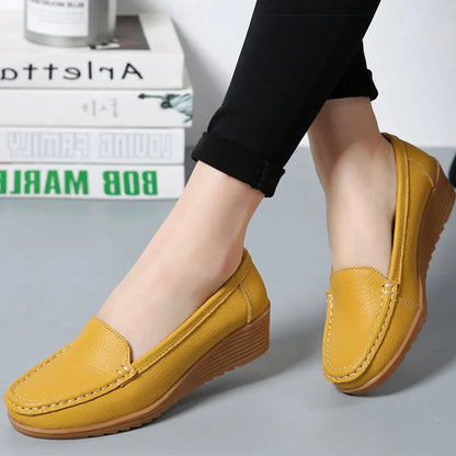 Dames Schoenen: Leren Platte Schoenen met Wigvormige Hakken