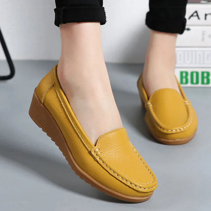 Dames Schoenen: Leren Platte Schoenen met Wigvormige Hakken