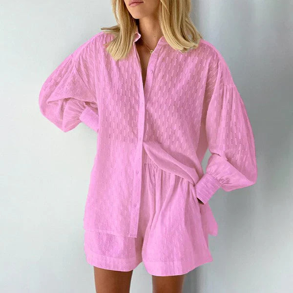 Vrouwelijke Zomeroutfit Blouse en Shorts Luchtig en Stijlvol - StudioMarella