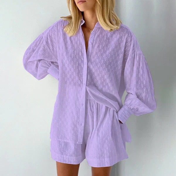 Vrouwelijke Zomeroutfit Blouse en Shorts Luchtig en Stijlvol