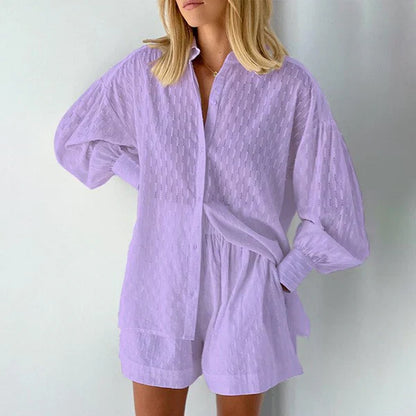 Vrouwelijke Zomeroutfit Blouse en Shorts Luchtig en Stijlvol