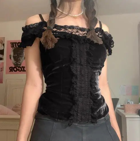 Vrouwelijke Off Shoulder Top met Ruffles en Kant