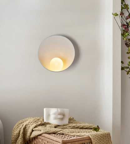 Wandlamp met Houtaccent en Melkglazen Kap – Sfeervolle Minimalistisch Verlichting