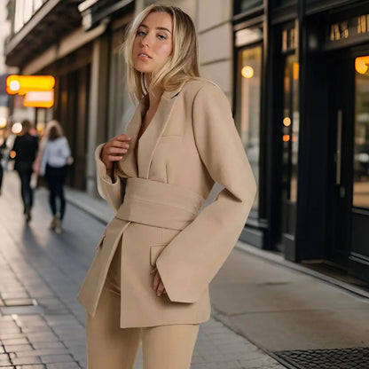 Vrouwelijke Blazer Getailleerd met Trendy Look