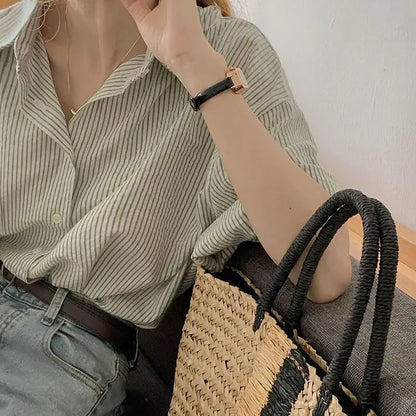 Groene Blouse met Verticale Strepen Moderne Stijl