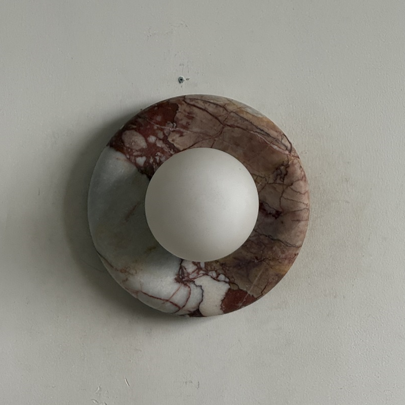 Ronde Design Wandlamp Met Marmeren Achterplaat En Glazen Bol Voor Hal En Slaapkamer