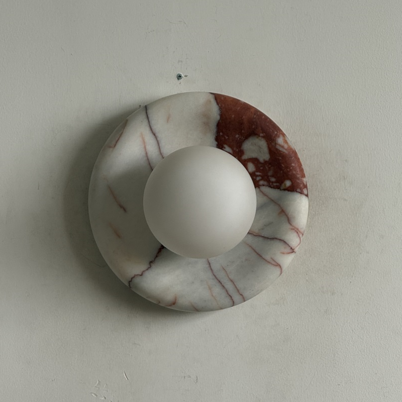 Ronde Design Wandlamp Met Marmeren Achterplaat En Glazen Bol Voor Hal En Slaapkamer