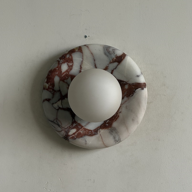 Ronde Design Wandlamp Met Marmeren Achterplaat En Glazen Bol Voor Hal En Slaapkamer