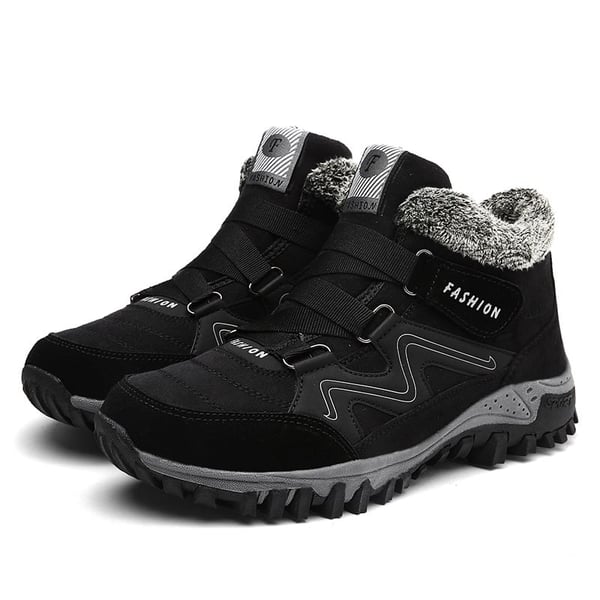 Zwarte winterschoenen van Zaffaro met een warme voering en stevige, antislipzolen. Deze comfortabele en modieuze schoenen bieden optimale bescherming tegen kou en zorgen voor extra grip tijdens de wintermaanden.