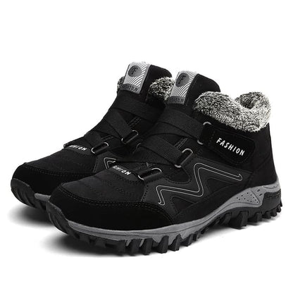 Zwarte winterschoenen van Zaffaro met een warme voering en stevige, antislipzolen. Deze comfortabele en modieuze schoenen bieden optimale bescherming tegen kou en zorgen voor extra grip tijdens de wintermaanden.