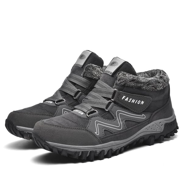 Donkergrijze winterschoenen van Zaffaro met een warme voering en stevige, antislipzolen. Deze schoenen bieden zowel comfort als stijl, ideaal voor de wintermaanden met extra grip en bescherming tegen de kou.