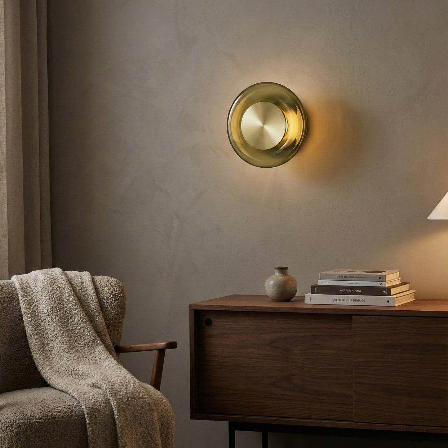 Wandlamp met Groen Glas & Gouden Afwerking – Moderne Verlichtingsaccent voor Hal en Slaapkamer