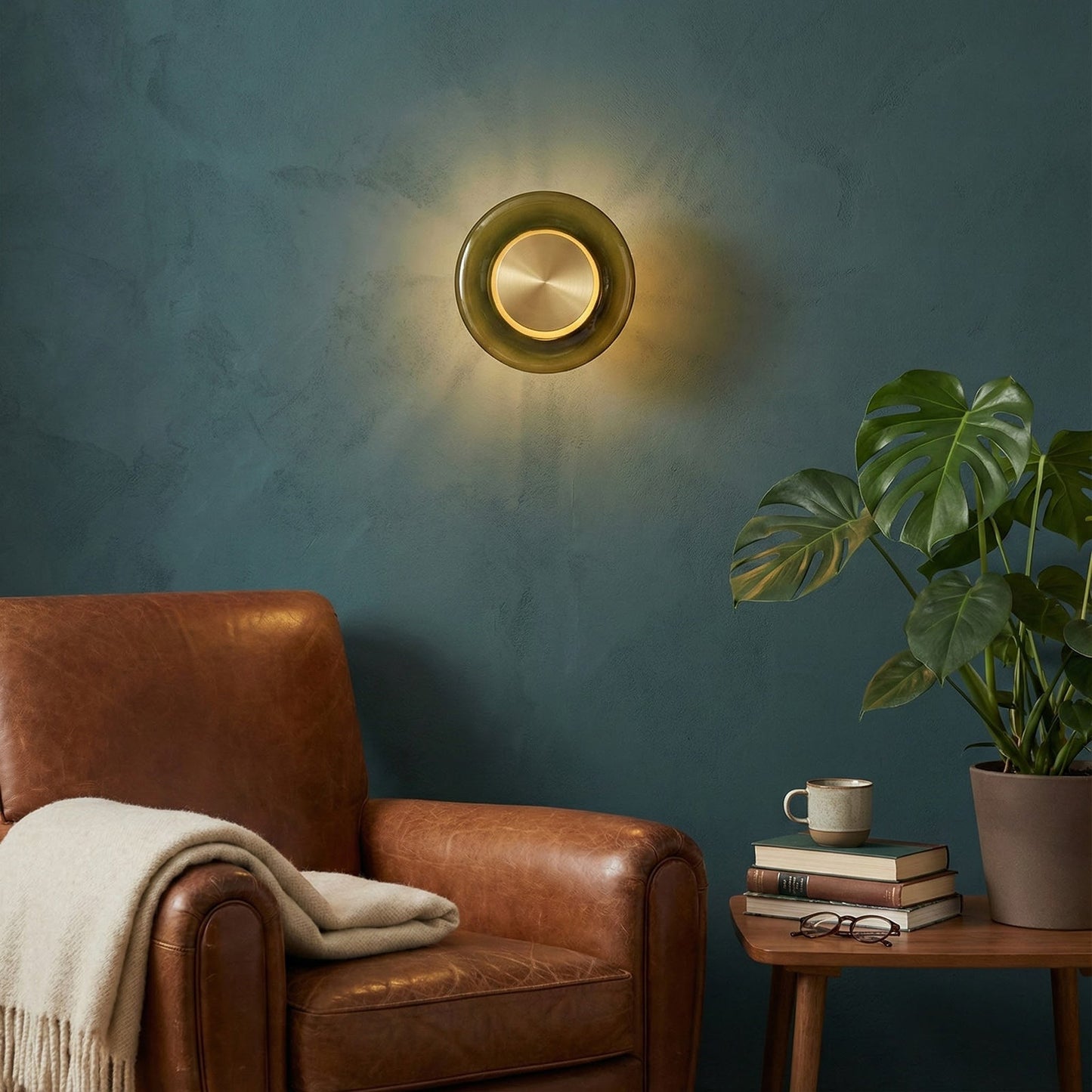 Wandlamp met Groen Glas & Gouden Afwerking – Moderne Verlichtingsaccent voor Hal en Slaapkamer