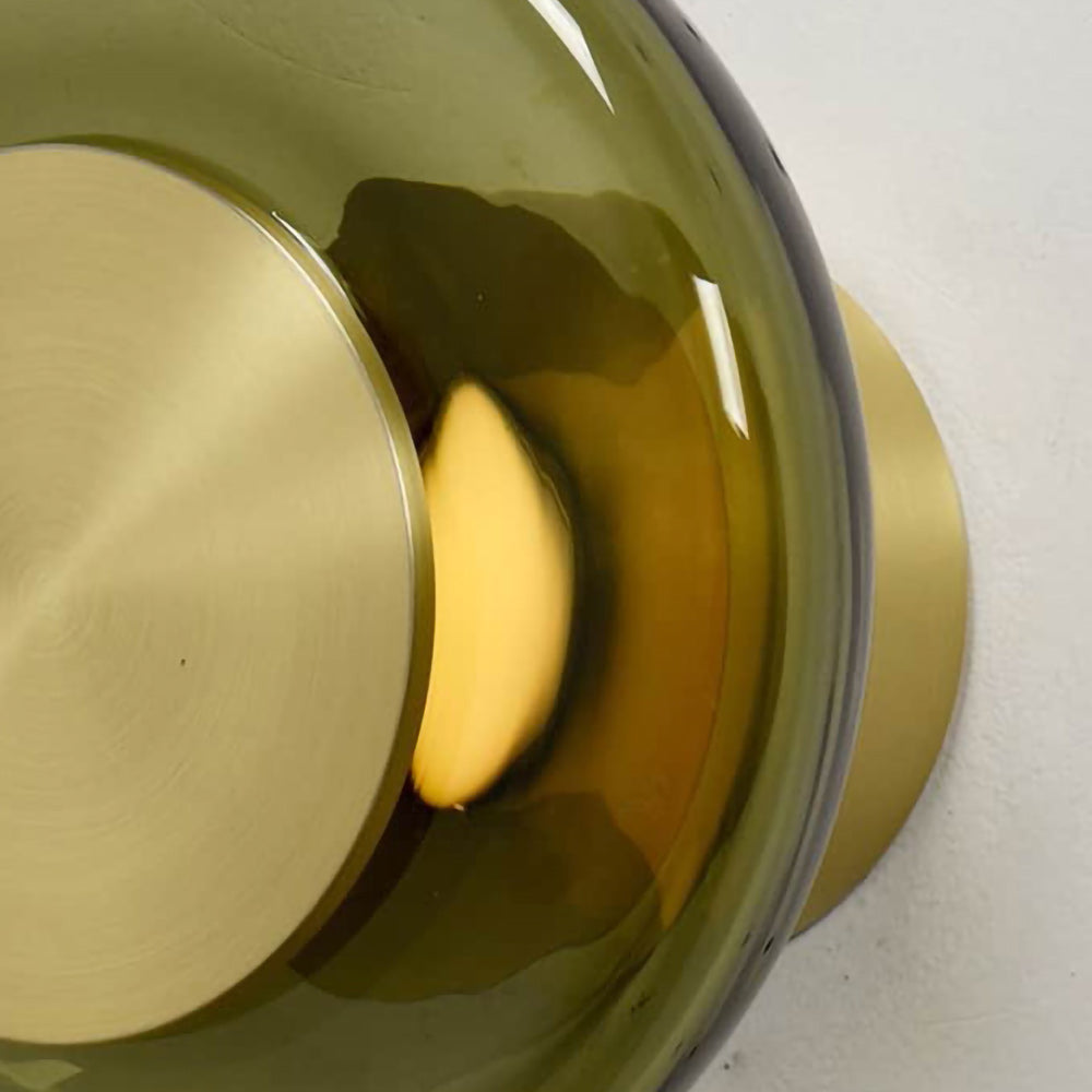 Wandlamp met Groen Glas & Gouden Afwerking – Moderne Verlichtingsaccent voor Hal en Slaapkamer