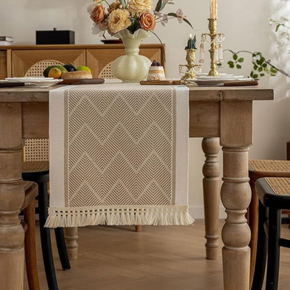Geweven Tafelloper met Zigzagstructuur – Natuurlijke Tafeldecoratie voor Eetkamer & Woonruimte