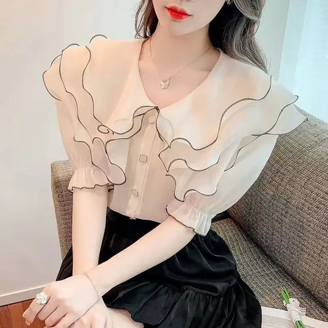 Vrouwelijke Blouse met Peter Pan Kraag en Ruches Luchtige Chiffon Stof