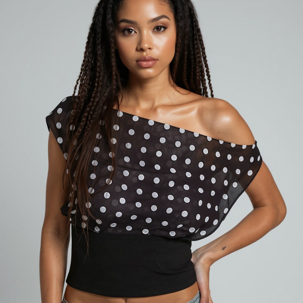 Vrouwelijke Off-Shoulder Top met Polkadots