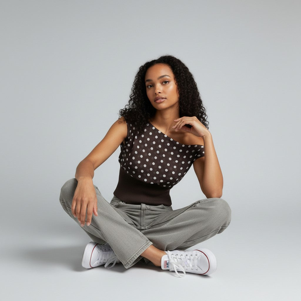 Vrouwelijke Off-Shoulder Top met Polkadots