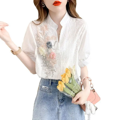 Witte Zomer Blouse met V-Hals en Geborduurde Details