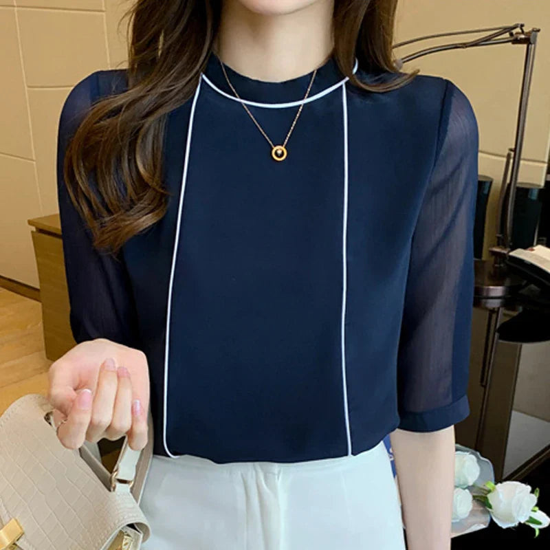Vrouwelijke Zomer Blouse Licht en Luchtig