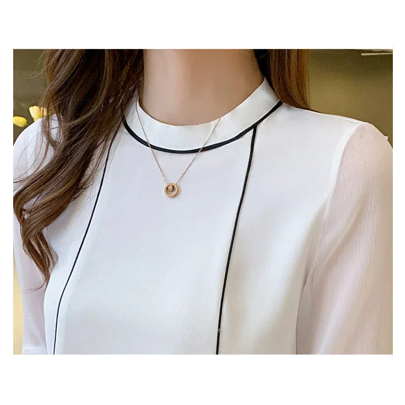 Vrouwelijke Zomer Blouse Licht en Luchtig