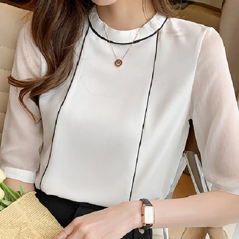 Vrouwelijke Zomer Blouse Licht en Luchtig