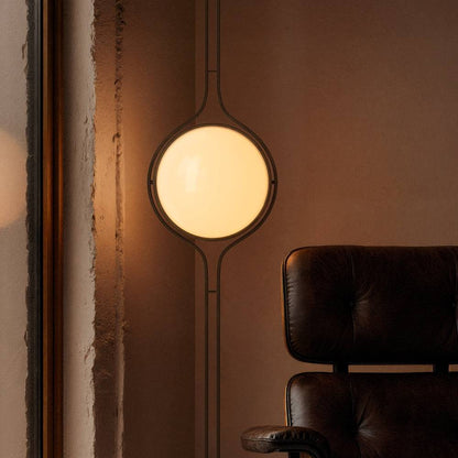 Sculpturale Staande Lamp Met Verticale Lichtkolom En Acryl Bollen
