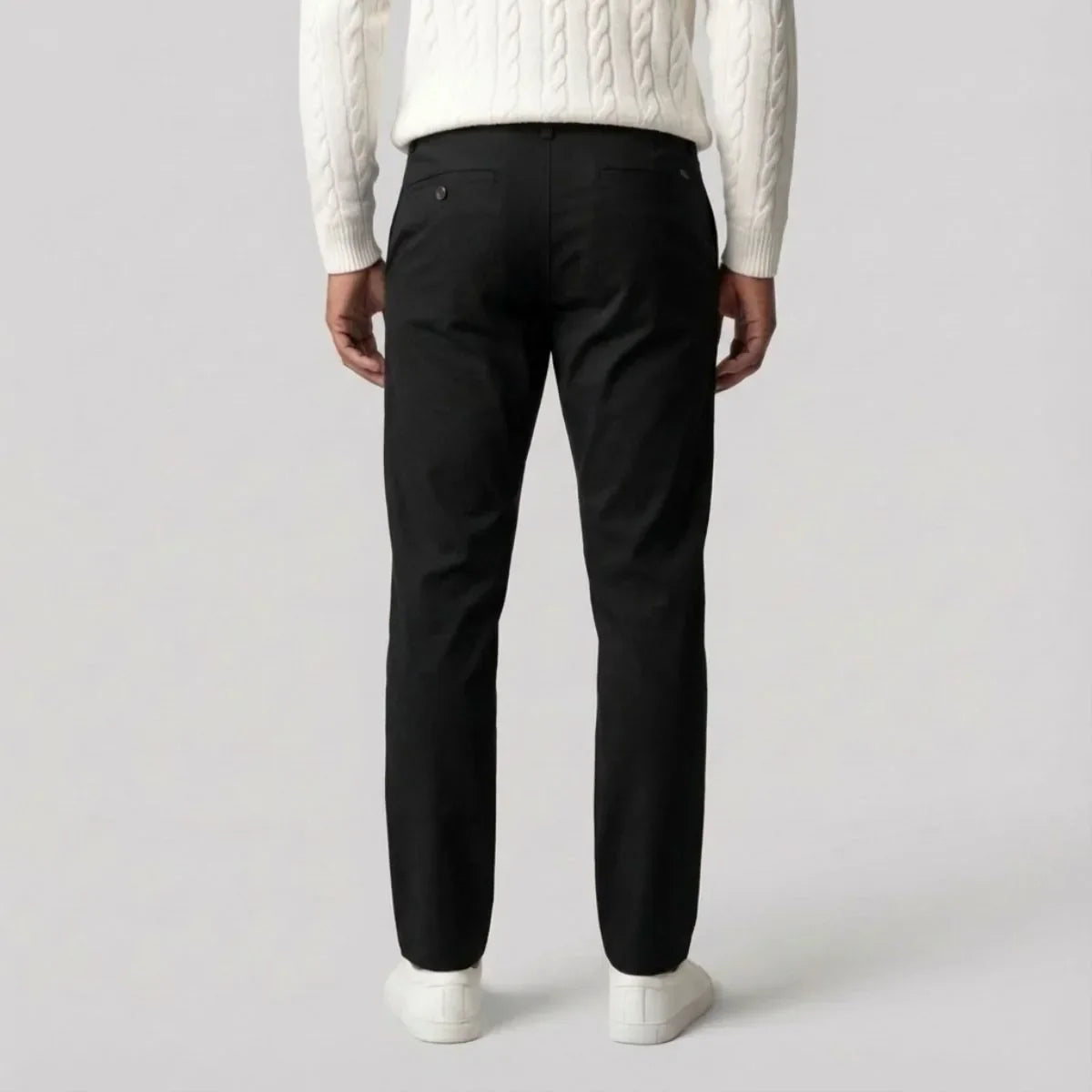 Zwarte chino met regular fit en rechte pijpen