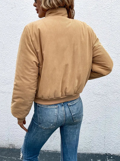 Vrouwelijke Corduroy Jas met Rits en Knoopsluiting