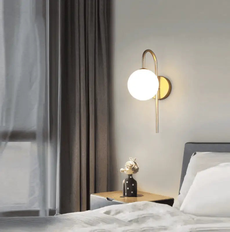 Wandlamp Bol Glas Industrieel Aluminium Zwart Goud 58cm