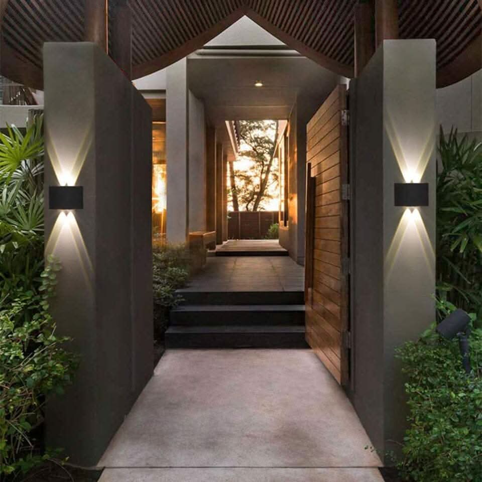 Waterdichte led buitenwandlamp met modern aluminium design en up & downlight