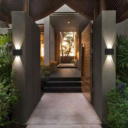 Waterdichte led buitenwandlamp met modern aluminium design en up & downlight