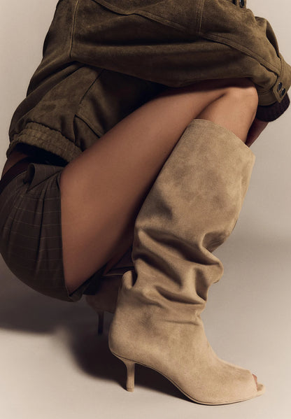 Vrouwelijke Kniekousen met Sleufjes en Hak in Slouchy Stijl