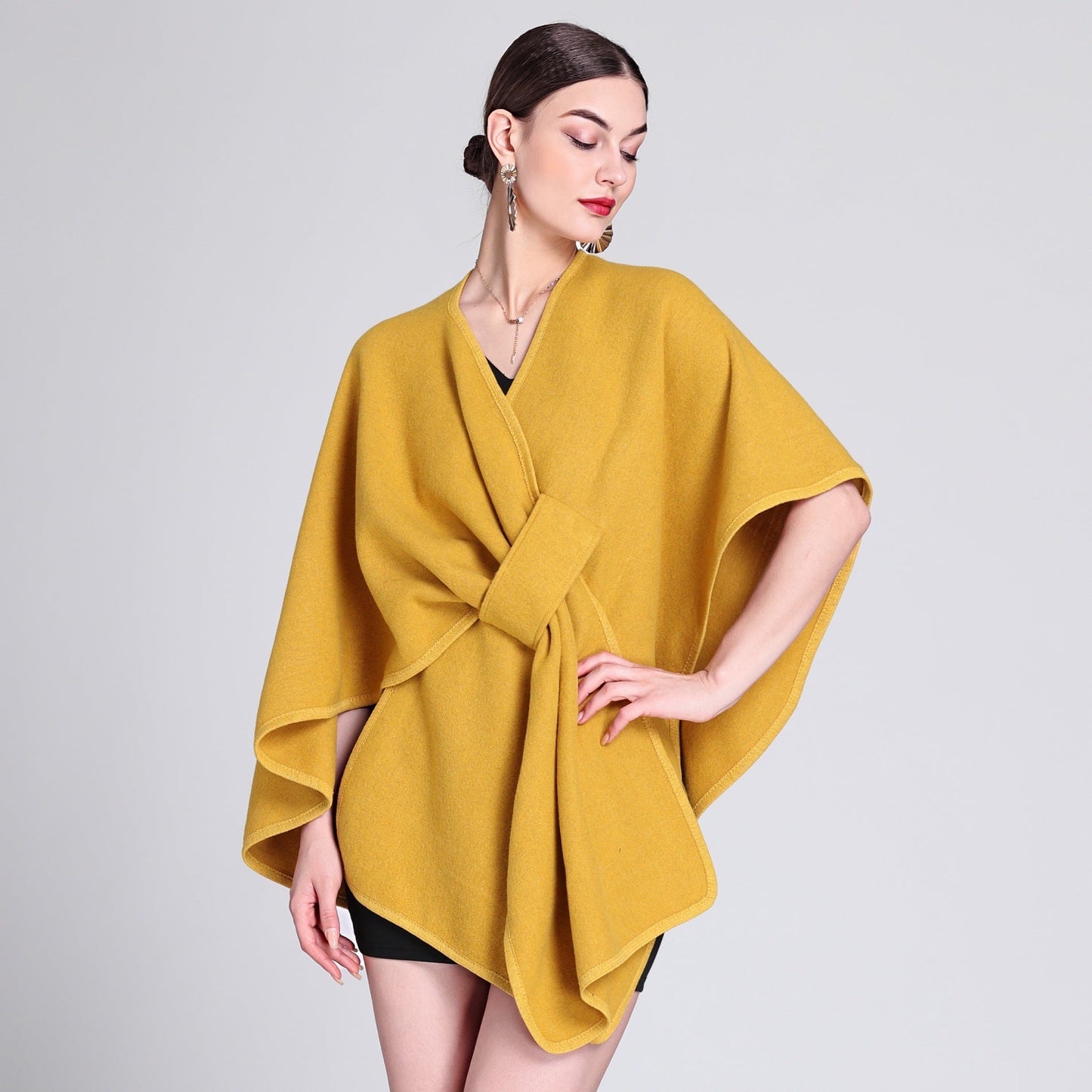 Dames Poncho Met Riem en Elegant Design