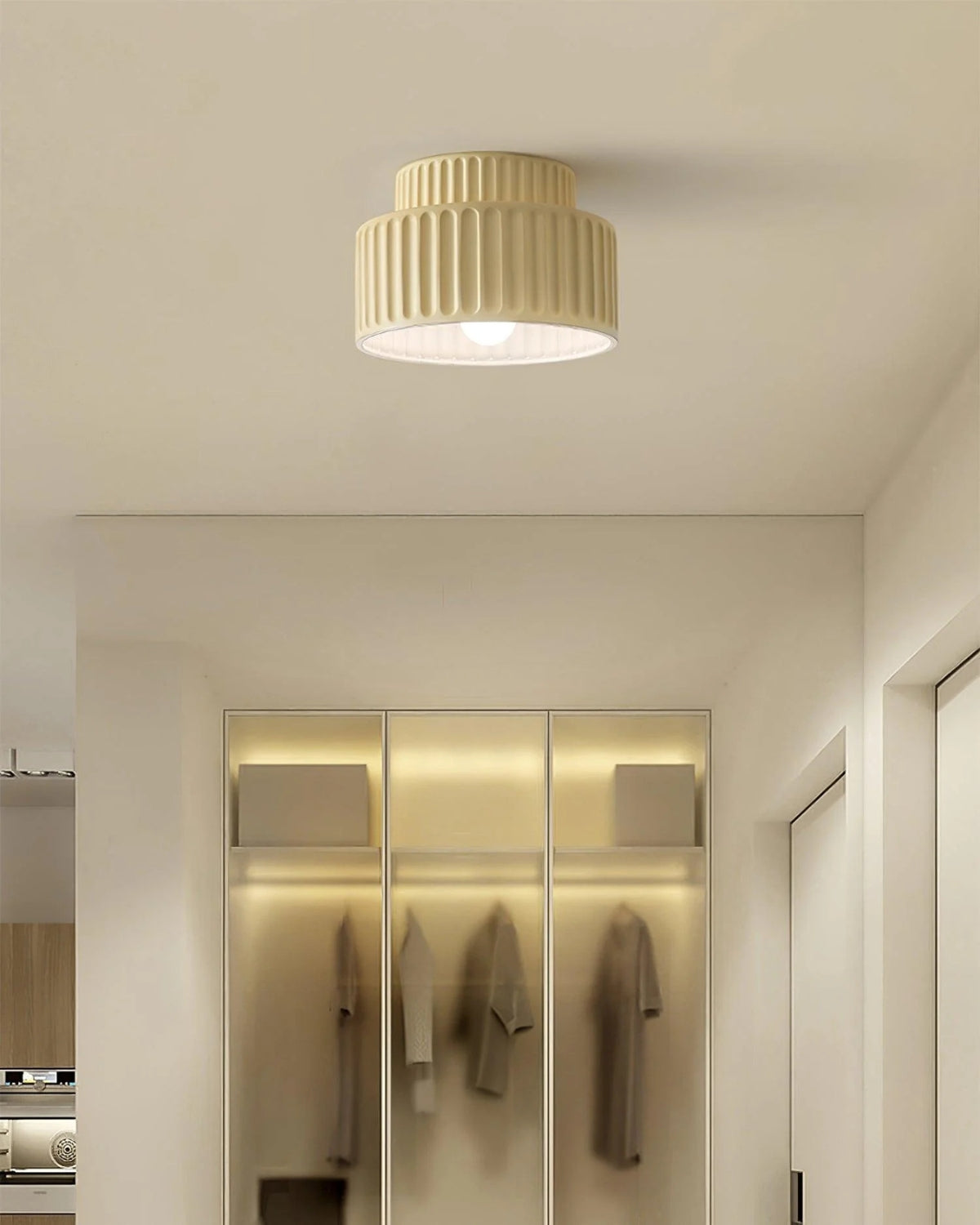 Geribde plafondlamp van hars met zachte sfeerverlichting