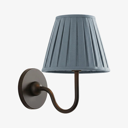 Wandlamp met Geplisseerde Stoffen Kap – Klassieke Verlichting voor Slaapkamer en Woonkamer