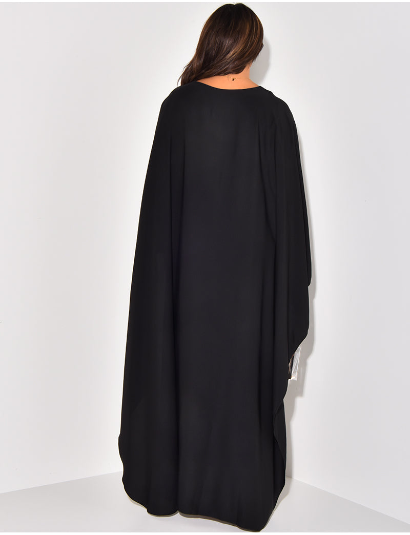 Vrouwelijke Cape Jurk Zijdezacht Met Verstelbare Taille
