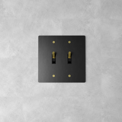 Luxe Messing Tuimelschakelaar Met Minimalistisch Design En Hoogwaardige Afwerking
