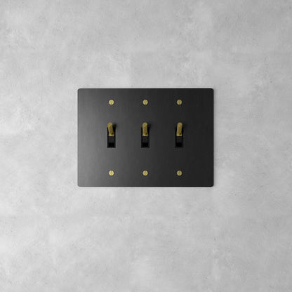 Luxe Messing Tuimelschakelaar Met Minimalistisch Design En Hoogwaardige Afwerking