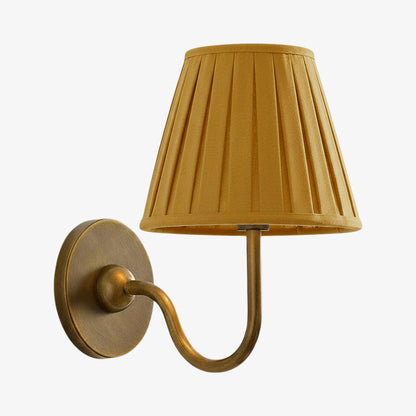 Wandlamp met Geplisseerde Stoffen Kap – Klassieke Verlichting voor Slaapkamer en Woonkamer