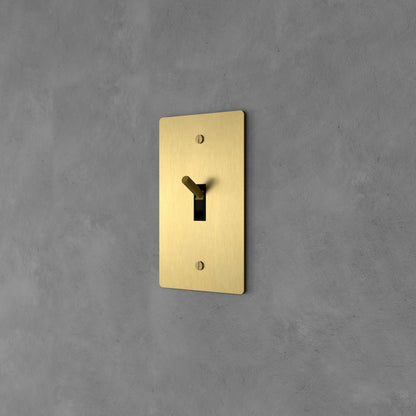 Luxe Messing Tuimelschakelaar Met Minimalistisch Design En Hoogwaardige Afwerking