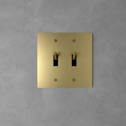 Luxe Messing Tuimelschakelaar Met Minimalistisch Design En Hoogwaardige Afwerking